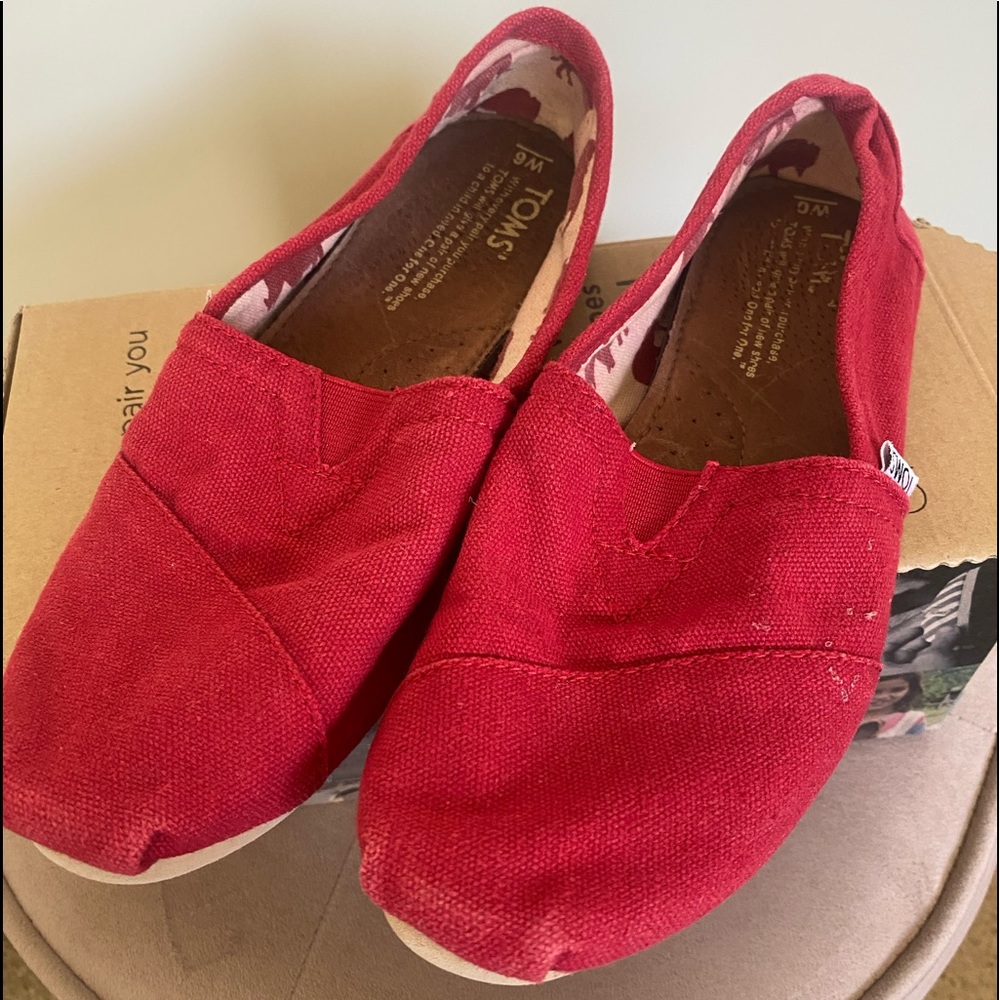 Red Toms Size 6